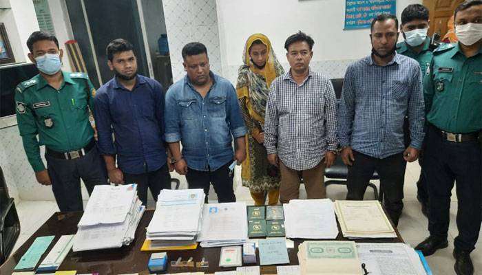 ভুয়া নিয়োগপত্র দিয়ে টাকা হাতিয়ে নেওয়া চক্রের ৫ জন গ্রেপ্তার