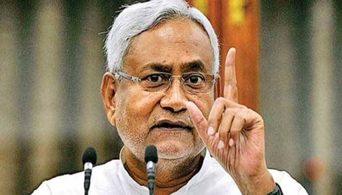 প্রিয় নেতার জয়ে আঙুল কেটে মন্দিরে উৎসর্গ