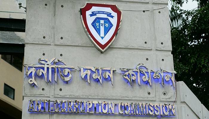 সরকারি কর্মকর্তাদের বাড়ির তালিকা চেয়েছে দুদক
