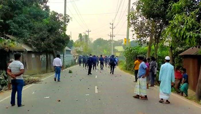 আড়াইহাজারে গ্রেপ্তার আতঙ্কে পুরুষশূন্য গ্রাম আড়াইহাজারে গ্রেপ্তার আতঙ্কে পুরুষশূন্য গ্রাম