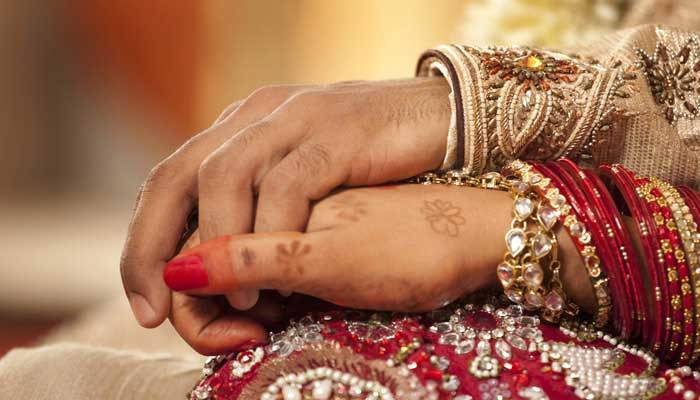 বিয়েতে কৃষকদের জন্য অর্থ সাহায্য চাইলেন তারা বিয়েতে কৃষকদের জন্য অর্থ সাহায্য চাইলেন তারা