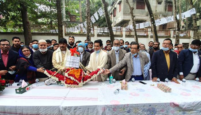 নবনির্বাচিত পৌর মেয়র-কাউন্সিলরদের সঙ্গে শুভেচ্ছা বিনিময় এ. কে. আজাদের