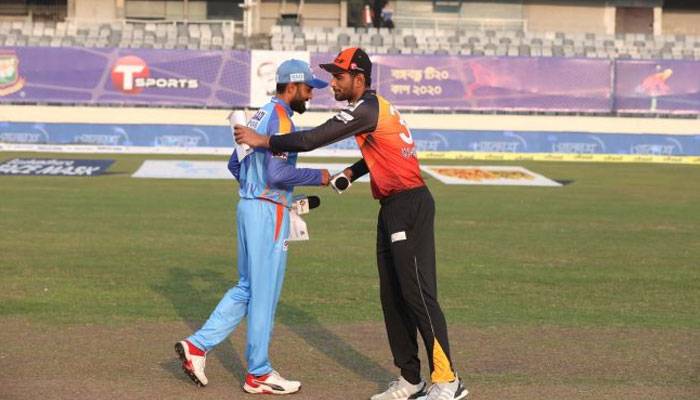 মাহমুদুল্লাহর ব্যাটে লড়াইয়ের পুঁজি খুলনার
