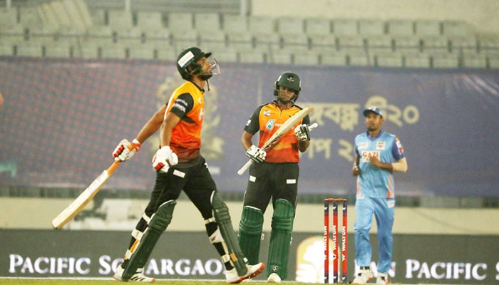 'মুম্বাই বার্তায়' মাহমুদুল্লাহর ব্যাটে ছন্দ
