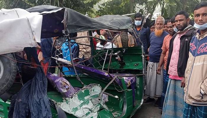 ভোলায় বাস-সিএনজি সংঘর্ষে নিহত ২