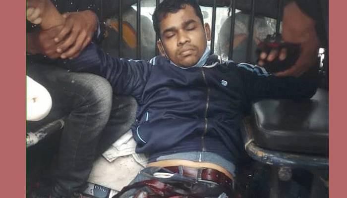 ট্রাকের চাকায় পিষ্ট পুলিশ সদস্যের পা