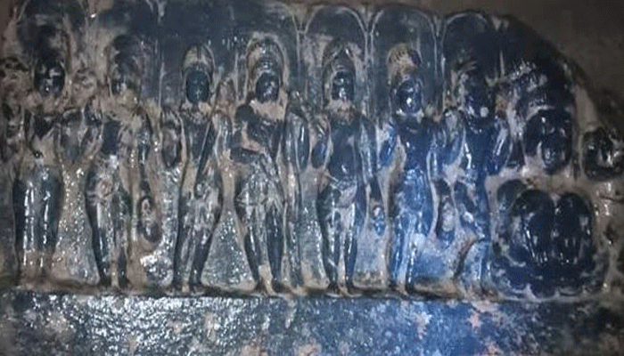খননের সময় নদীতে মিলল কষ্টি পাথরের ১০ মূর্তি