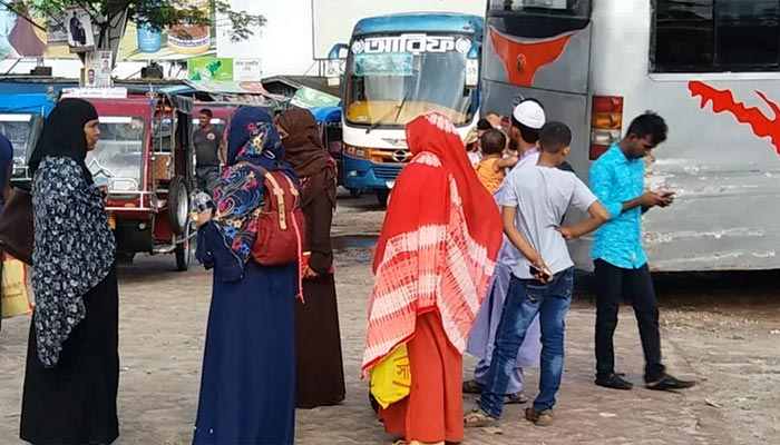 পাবনা থেকে ঢাকার বাস বন্ধ, দুর্ভোগে যাত্রীরা