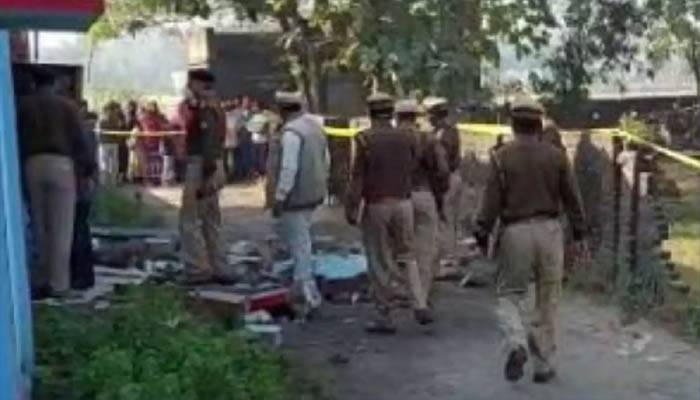 উত্তরপ্রদেশে গায়ে স্যানিটাইজার ঢেলে সাংবাদিক ও তার বন্ধুকে পুড়িয়ে হত্যা
