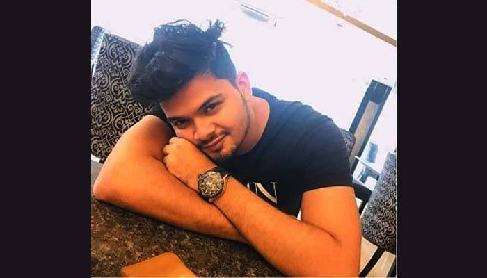 দাঁড়িয়ে থাকা বাসে প্রাইভেটকারের ধাক্কা, যুবক নিহত