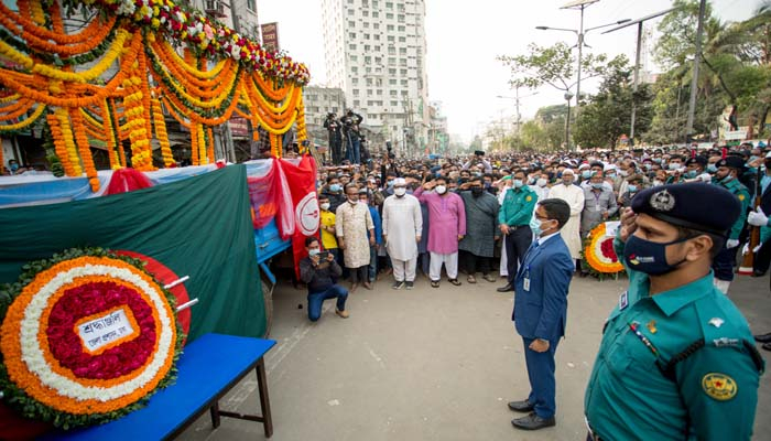 গার্ড অব অনার দিয়ে দেওয়ানবাগী পীরকে দাফন