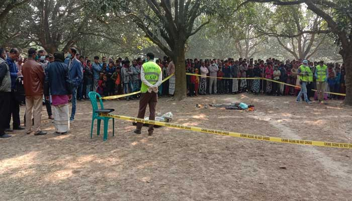 চোখ উপড়ানো লাশ আমবাগানে