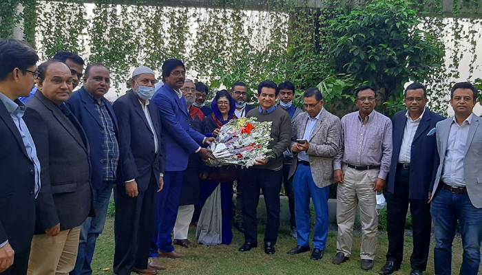 এ. কে. আজাদের সঙ্গে ফরিদপুর পৌর কাউন্সিলর মানুর সাক্ষাৎ