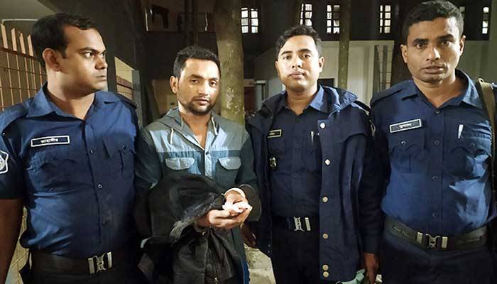 ৯৯৯ এ ফোন করে স্বামীকে পুলিশে দিলেন স্ত্রী