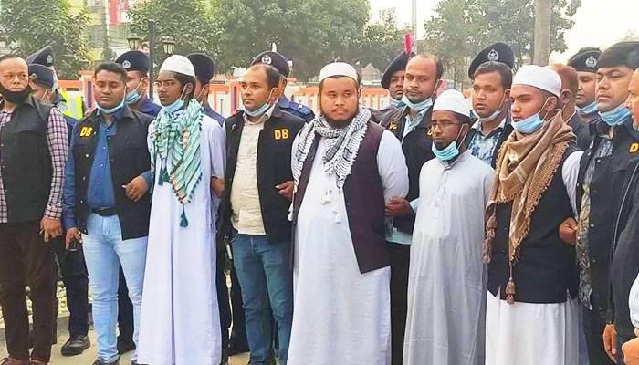 ভাস্কর্য ভাঙচুর: ৪ আসামির রিমান্ড শুনানি মঙ্গলবার