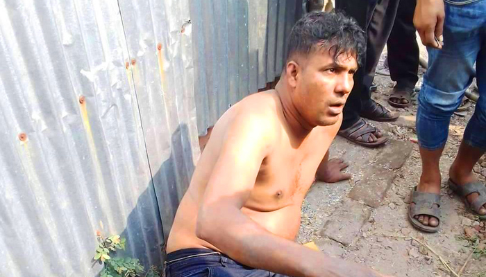 পুলিশ পরিচয়ে চাঁদাবাজি করতেন তিনি