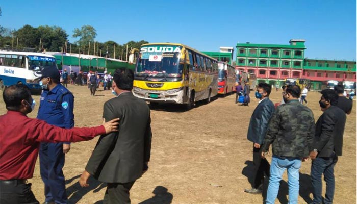 রোহিঙ্গাদের নিয়ে ভাসানচর যাচ্ছে ১৩ বাস