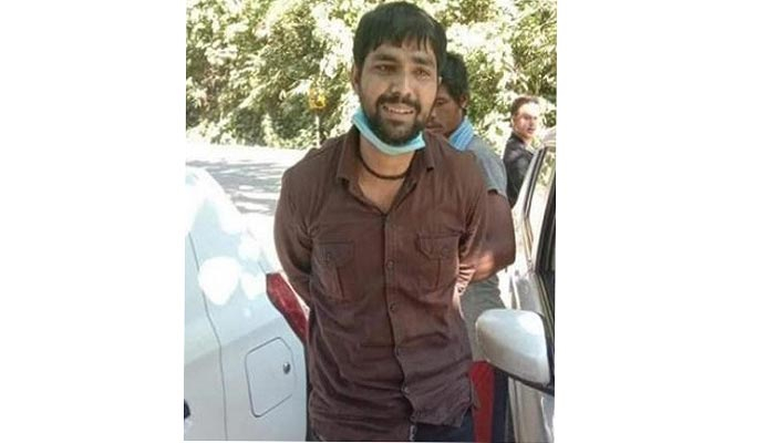 সরে দাঁড়ালেন এসআই আকবরের আইনজীবী