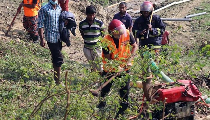 গোমতীতে ১৬ ড্রেজারসহ বিভিন্ন সরঞ্জাম ধ্বংস
