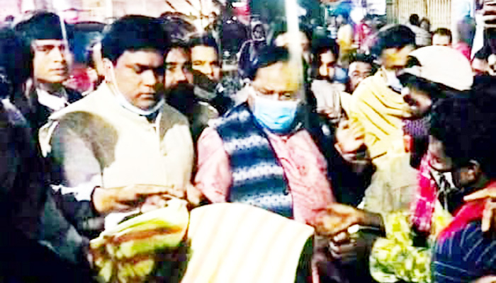 শীতার্ত, অসহায় ও দুঃস্থ মানুষের পাশে স্বেচ্ছাসেবক লীগ
