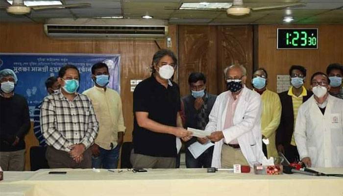 বিএসএমএমইউকে সুরক্ষা সামগ্রী দিয়েছে সুচিন্তা ফাউন্ডেশন