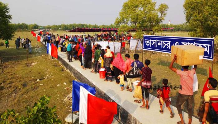 ১৬৪২ রোহিঙ্গাকে নিয়ে ভাসানচরে ৭ জাহাজ