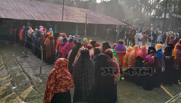 ২৪ পৌরসভায় ভোট চলছে