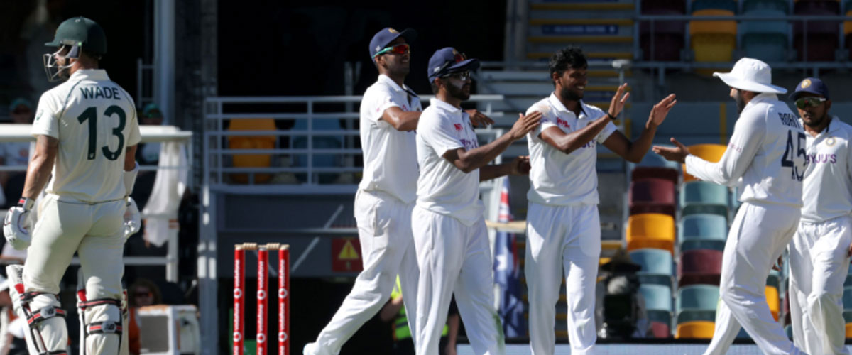 গ্যাবায় লাবুশানের সেঞ্চুরি, নটরাজনের প্রতিরোধ গ্যাবায় লাবুশানের সেঞ্চুরি, নটরাজনের প্রতিরোধ