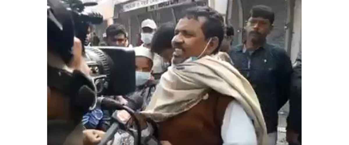 গৌরনদীতে হামলা-কারচুপির অভিযোগে বিএনপিপ্রার্থীর ভোট বর্জন গৌরনদীতে হামলা-কারচুপির অভিযোগে বিএনপিপ্রার্থীর ভোট বর্জন