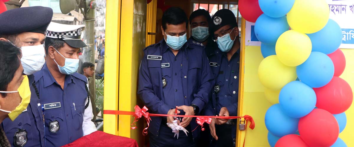 কিশোরগঞ্জে যানজট নিয়ন্ত্রণে ট্রাফিক পুলিশ বক্স কিশোরগঞ্জে যানজট নিয়ন্ত্রণে ট্রাফিক পুলিশ বক্স