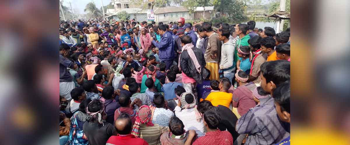 কুষ্টিয়ায় শ্রমিকদের সঙ্গে সংঘর্ষকালে পুলিশের গুলি, আহত ৫ কুষ্টিয়ায় শ্রমিকদের সঙ্গে সংঘর্ষকালে পুলিশের গুলি, আহত ৫