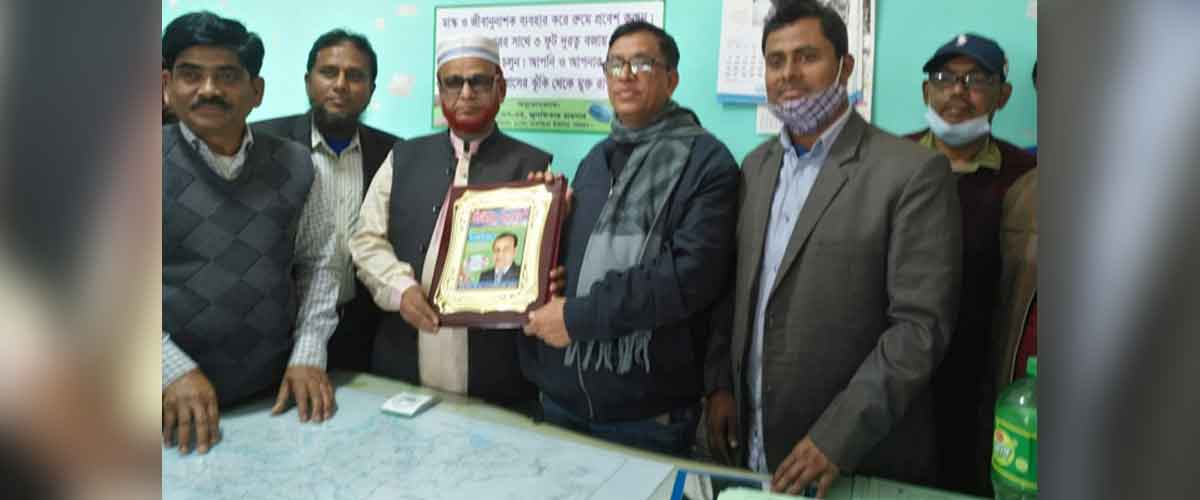 বাকেরগঞ্জে এসএএও'কে বিদায়ী সম্মাননা ইউনিয়নবাসীর বাকেরগঞ্জে এসএএও'কে বিদায়ী সম্মাননা ইউনিয়নবাসীর
