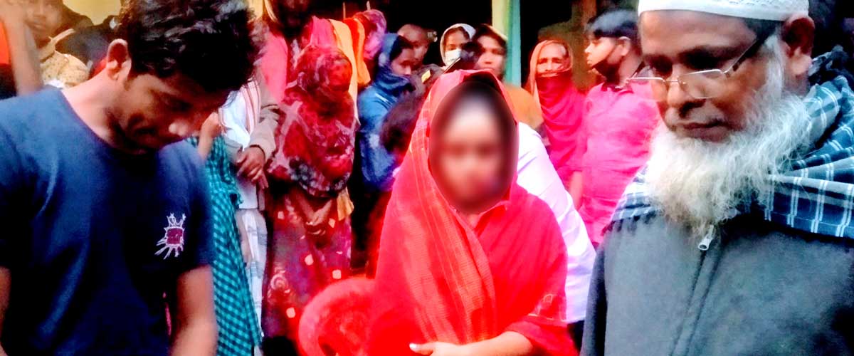 ৫ দিন অনশনের পর মিলল স্ত্রীর স্বীকৃতি ৫ দিন অনশনের পর মিলল স্ত্রীর স্বীকৃতি
