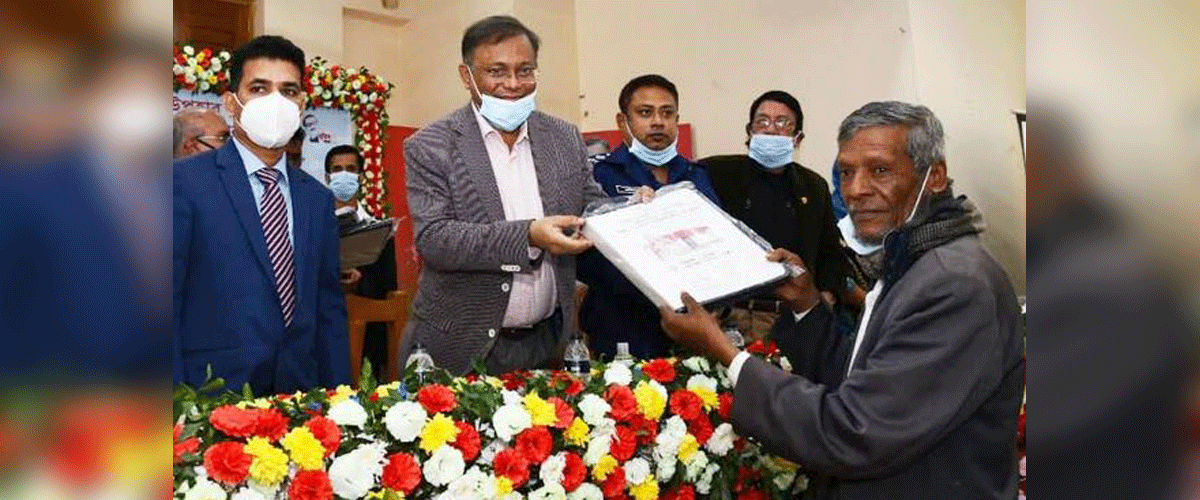 গৃহহীনদের মাথা গোঁজার ঠাঁই করে দিচ্ছেন বঙ্গবন্ধুকন্যা: তথ্যমন্ত্রী গৃহহীনদের মাথা গোঁজার ঠাঁই করে দিচ্ছেন বঙ্গবন্ধুকন্যা: তথ্যমন্ত্রী