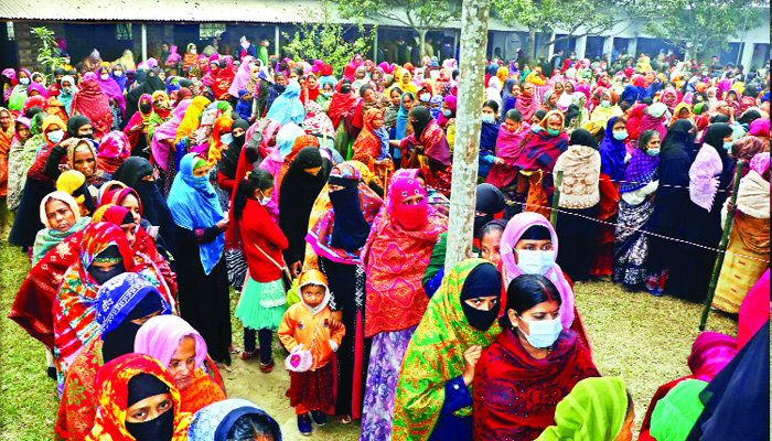 ভোটার উপস্থিতি ব্যাপক সহিংসতাও কম নয় ভোটার উপস্থিতি ব্যাপক সহিংসতাও কম নয়