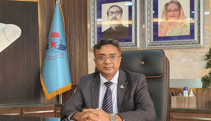 দুর্নীতি বন্ধে কর্মকর্তাদের ক্লাস নিচ্ছি দুর্নীতি বন্ধে কর্মকর্তাদের ক্লাস নিচ্ছি