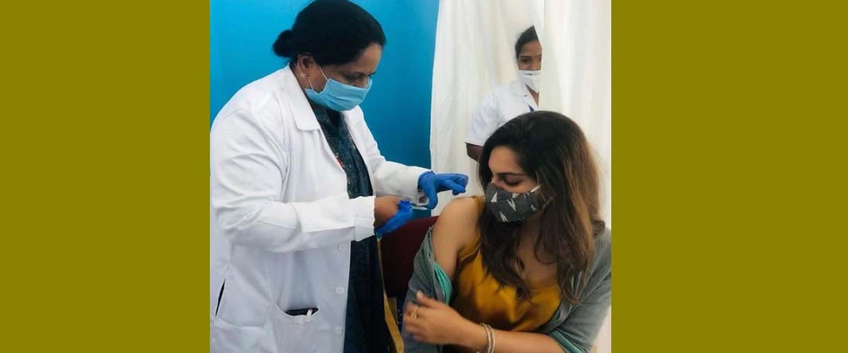 করোনার ভ্যাকসিন নিয়ে রাম চরণের স্ত্রী বললেন 'জয় হিন্দ' করোনার ভ্যাকসিন নিয়ে রাম চরণের স্ত্রী বললেন 'জয় হিন্দ'