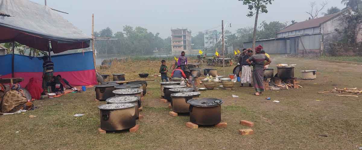 ভোটারদের জন্য রাঁধা বিরিয়ানি জব্দ করলো প্রশাসন ভোটারদের জন্য রাঁধা বিরিয়ানি জব্দ করলো প্রশাসন