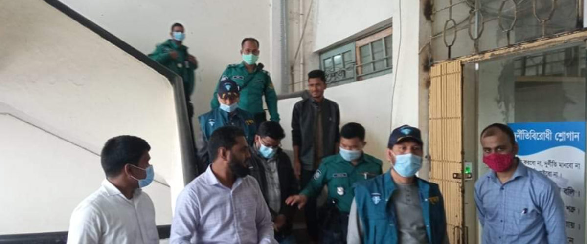 দুর্নীতির অভিযোগে মহেশখালী ভূমি অফিসের কর্মকর্তা আটক দুর্নীতির অভিযোগে মহেশখালী ভূমি অফিসের কর্মকর্তা আটক