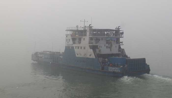 ১১ ঘণ্টা পর পাটুরিয়া-দৌলতদিয়ায় ফেরি চলাচল শুরু
