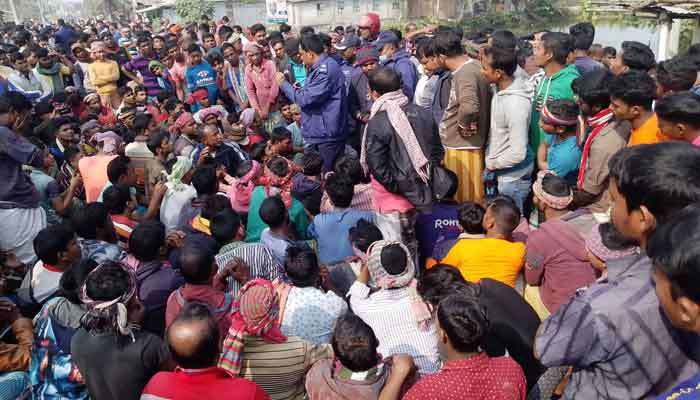 কুষ্টিয়ায় শ্রমিকদের সঙ্গে সংঘর্ষকালে পুলিশের গুলি, আহত ৫