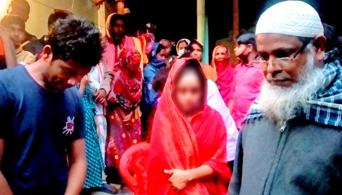 ৫ দিন অনশনের পর মিলল স্ত্রীর স্বীকৃতি
