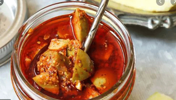 দীর্ঘদিন আচার ভালো রাখবেন যেভাবে