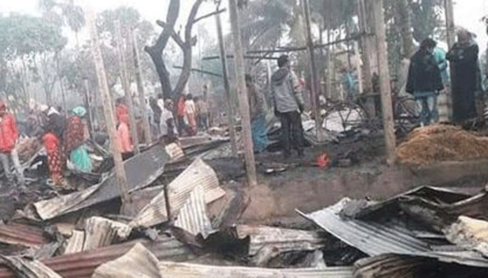 জলঢাকায় আগুনে ৬০ ঘর ছাই