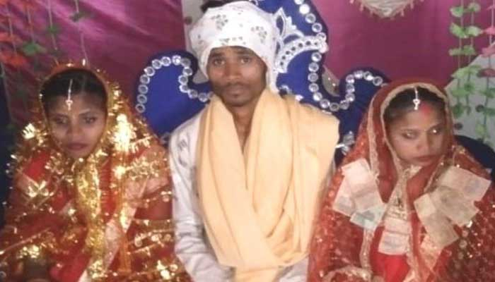 দুই প্রেমিকাকে একইসঙ্গে বিয়ে করলেন যুবক