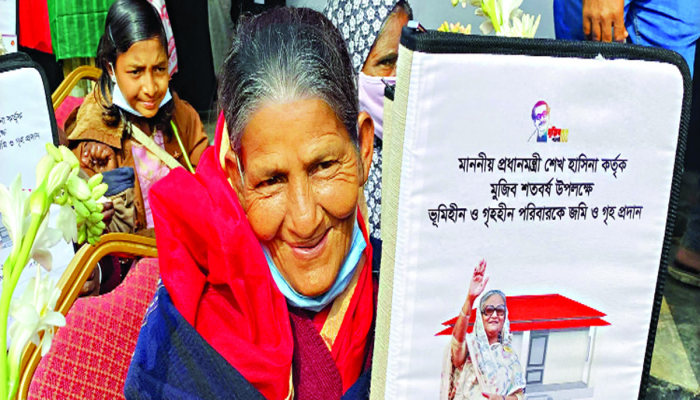 কেউ কাঁদলেন আনন্দে, কোথাও গম্ভীরার সুর