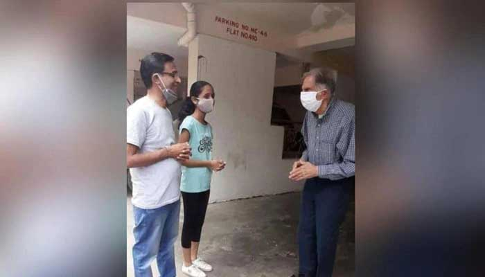 অসুস্থ কর্মীর বাড়িতে ছুটে গেলেন রতন টাটা