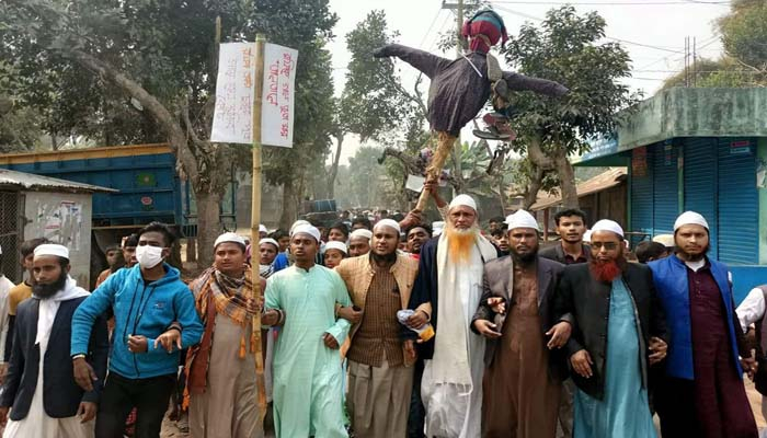 গাজীপুরে ইমামকে জুতাপেটা, প্রতিবাদে বিক্ষোভ