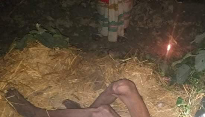 শেয়ালে খাচ্ছিল ‘পাগলের’ লাশ