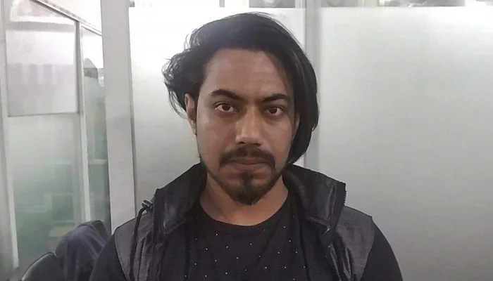 উঠতি বয়সীদের পর্নো ভিডিও পৌঁছে দিতেন আজম